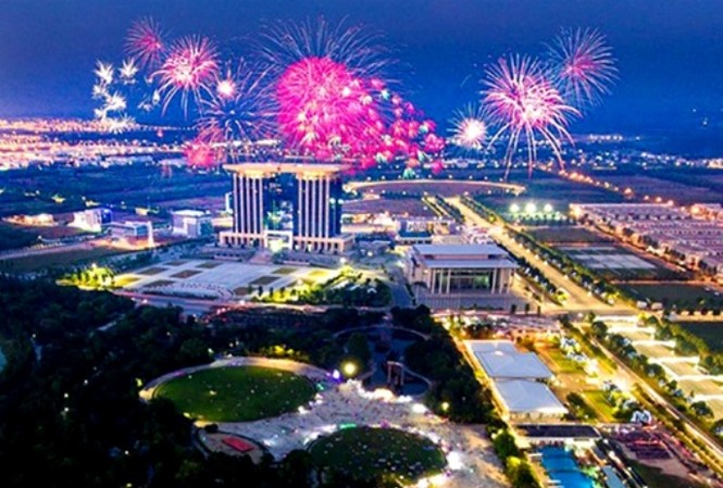 Công nhân xa quê ở Bình Dương được ‘đãi tiệc’ pháo hoa và văn nghệ đón tết Công nhân xa quê ở Bình Dương được ‘đãi tiệc’ pháo hoa và văn nghệ đón tết
