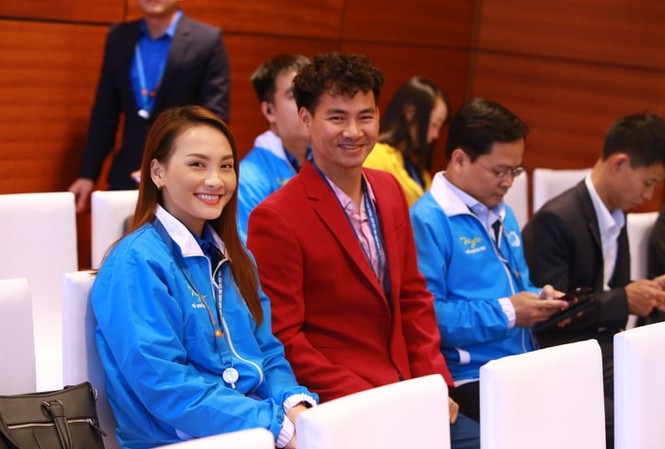 Đưa thanh niên sau cai nghiện, thanh niên yếu thế hòa nhập với cộng đồng Nghệ sĩ Xuân Bắc và diễn viên Anh Thư tham gia diễn đàn “Thanh niên Việt Nam sống đẹp, sống có ích”.