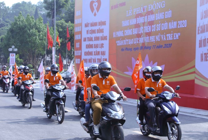 62,9% phụ nữ Việt Nam bị chồng bạo hành Đoàn xe tuần hành, tuyên truyền về phòng, chống bạo lực và bình đẳng giới tại thành phố Hải Phòng.