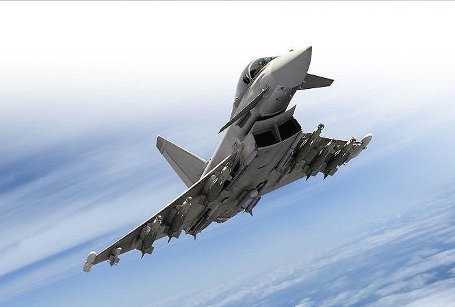 Tiêm kích Anh theo sát ‘Thiên nga trắng’ Tu-160 của Nga Tiêm kích Typhoon của Anh