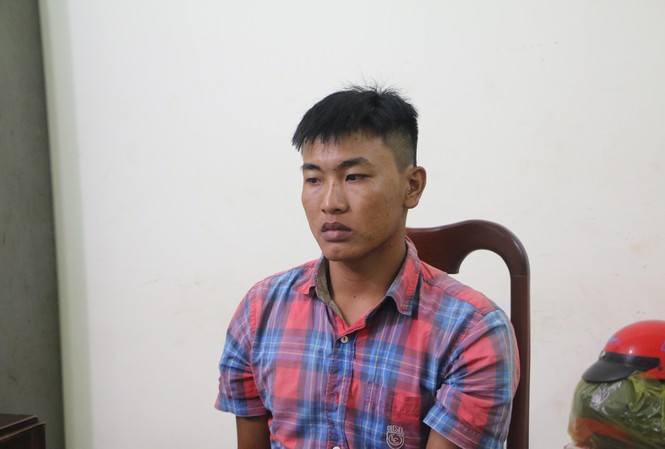 Bắt giữ phụ hồ chuyên cướp giật điện thoại ở Bình Phước Bắt giữ phụ hồ chuyên cướp giật điện thoại ở Bình Phước