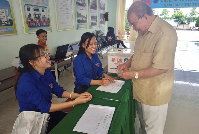 Đoàn trường ĐH Nam Cần Thơ ủng hộ đồng bào miền Trung trên 300 triệu đồng Đoàn trường ĐH Nam Cần Thơ ủng hộ đồng bào miền Trung trên 300 triệu đồng