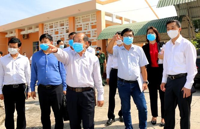 Thứ trưởng Bộ Y tế kiểm tra công tác phòng chống dịch tại Đồng Tháp Đoàn công tác kiểm tra công tác phòng dịch tại Đồng Tháp. Ảnh: VK