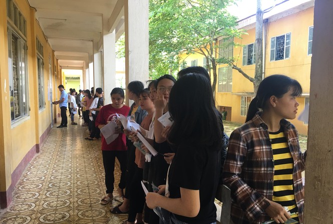 Chuyện đi thi và coi thi miền biên viễn Thí sinh tại điểm thi THPT Nà Giàng, Hà Quảng, Cao Bằng. Ảnh: Nghiêm Huê