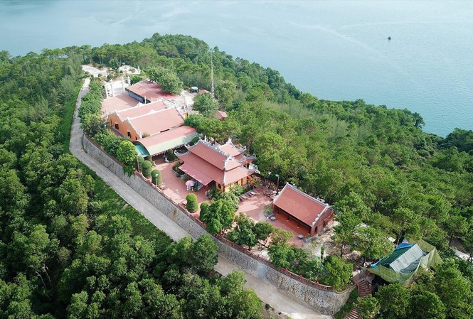 Rà soát vi phạm từng tổ chức, cá nhân vụ 'biệt khu, biệt phủ' ở vịnh Bái Tử Long Ông Tô Văn Chương xây dựng hàng loạt công trình trái phép tại đảo Thẻ Vàng khi chưa được phê duyệt dự án Ảnh: H.D