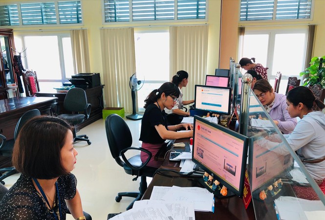 Luật thuế thu nhập cá nhân đã lỗi thời, do quan liêu? Ngoài tăng mức giảm trừ gia cảnh, các chuyên gia cho rằng, cần xem xét giảm trừ các khoản chi phí hợp lệ khác cho người dân
Ảnh minh họa của: Tuấn Nguyễn