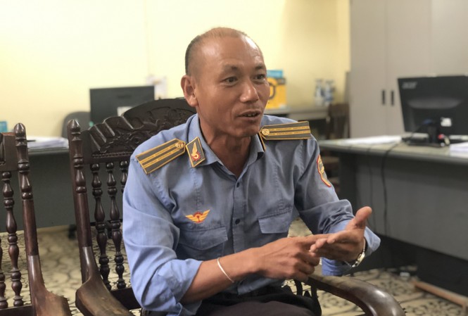 Lái tàu kể nỗi ám ảnh khi qua cà phê đường tàu Lái tàu Ngô Văn Hoàng kể về áp lực khi điều khiển tàu qua khu vực đông người tụ tập