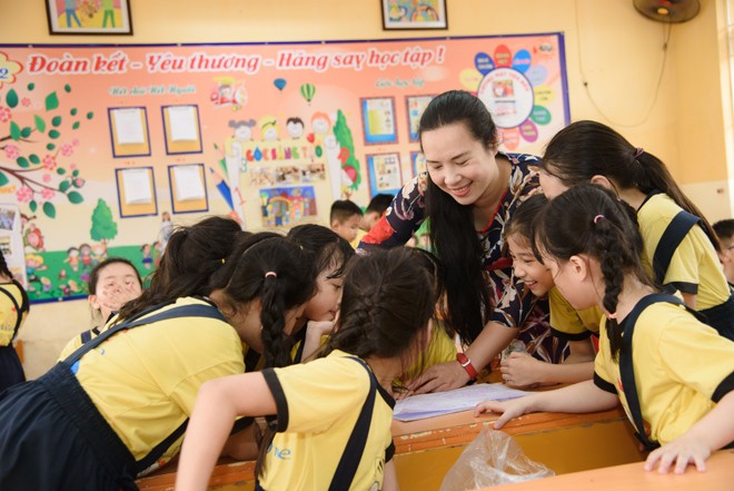 Cô giáo 20 năm đồng hành với trẻ tự kỷ Cô Nguyễn Thị Bích Diệp trong một giờ dạy học trên lớp