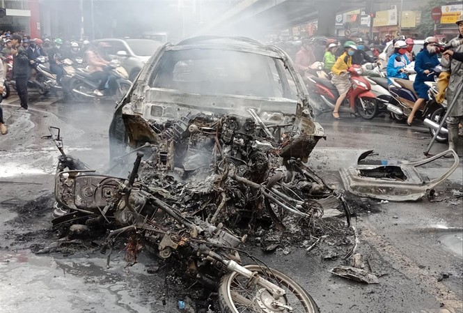 Tin mới nhất vụ nữ tài xế Mercedes gây tai nạn chết người ở Hà Nội Hiện trường vụ tai nạn. Ảnh: Công Minh