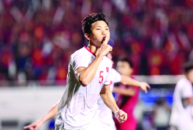 Tranh cãi hậu SEA Games 30: Chiến thắng biện minh cho hành vi? Văn Hậu ăn mừng bàn thắng vào lưới Indonesia