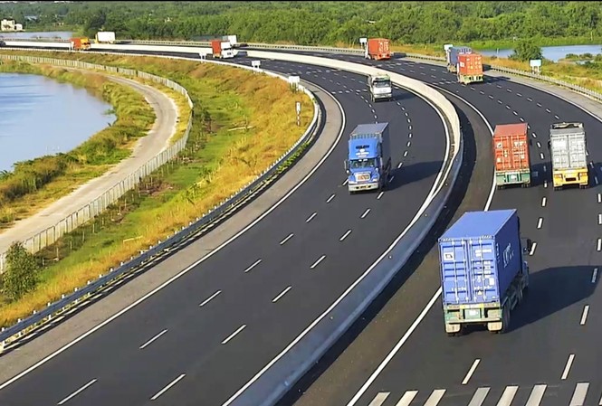 Cao tốc đường bộ, đường sắt: Ưu tiên dự án nào trước? Phát triển đường bộ cao tốc liệu có là xu hướng và hiệu quả trong tương lai?