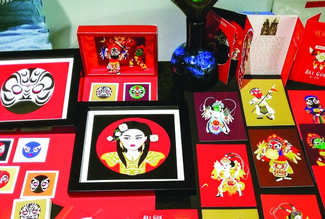 Chàng sinh viên và thú chơi tranh kiếng Những sản phẩm handmade với chủ đề “Hát bội” do chính tay Huy thiết kế
