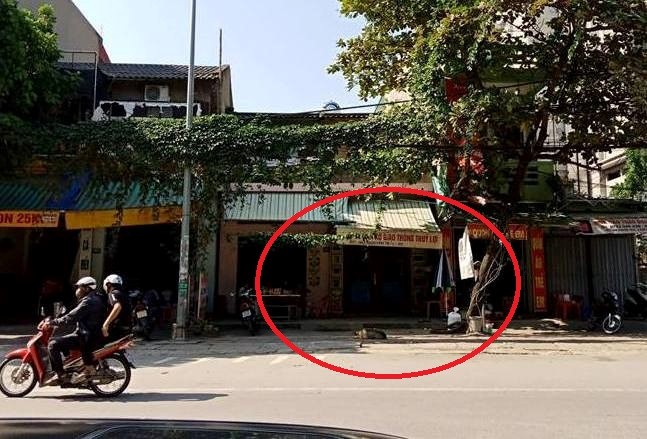 Hai anh em bị nhóm côn đồ chém gục tại nhà do mẫu thuẫn trên facebook Ngôi nhà nơi xảy ra vụ việc. Ảnh: Zing