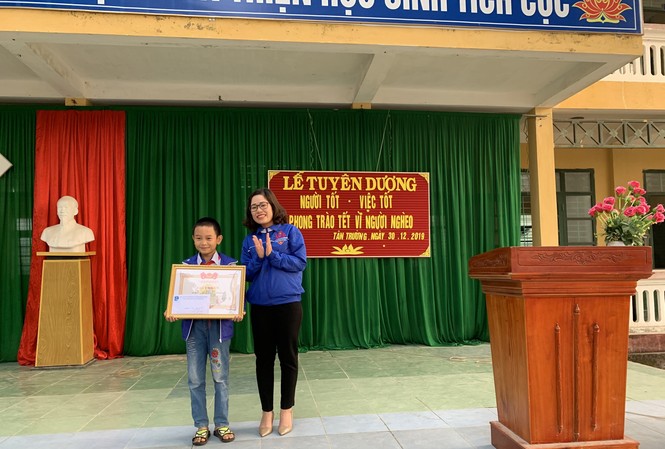 Khen thưởng học sinh lớp 4 nhặt được của rơi trả lại người mất Khen thưởng học sinh lớp 4 nhặt được của rơi trả lại người mất