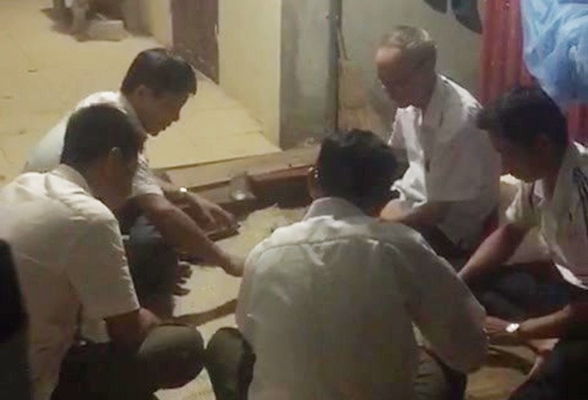 Bí thư Đảng uỷ xã bị cách hết chức vụ vì đánh bài ăn tiền Hình ảnh cắt từ clip
