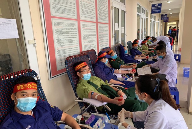 Hơn 100 đoàn viên thanh niên Z111 tham gia hiến máu tại ngày hội Chủ nhật Đỏ Hơn 100 đoàn viên thanh niên Z111 tham gia hiến máu tại ngày hội Chủ nhật Đỏ