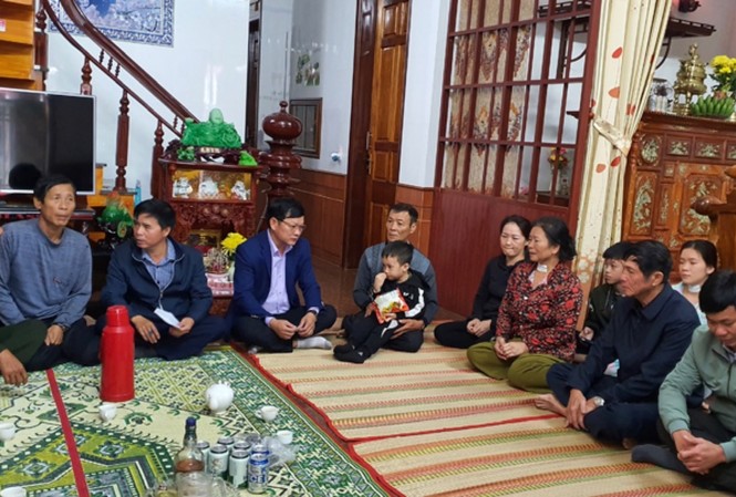 Gia đình ngóng tin thuyền viên mất tích ở Hàn Quốc Lãnh đạo chính quyền địa phương thăm hỏi gia đình các nạn nhân