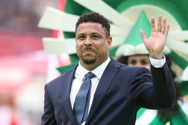 Chi 27 triệu bảng, ‘Rô béo’ chính thức ‘tái xuất’ làng túc cầu Ronaldo chính thức trở thành tân Chủ tịch của CLB Real Valladolid.