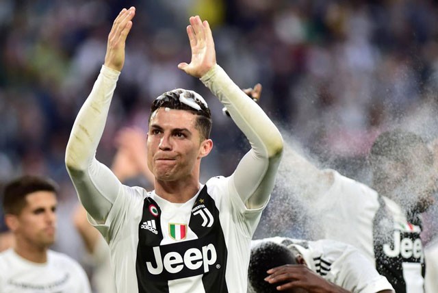Ronaldo và Juventus lập kỷ lục ‘vô tiền khoáng hậu’ Ronaldo có được danh hiệu Serie A ngay trong mùa giải đầu tiên thi đấu.