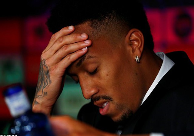 Tân binh Real Madrid đổ bệnh, suýt ngất xỉu ở ngày ra mắt Eder Militao khó chịu, suýt ngất xỉu khi ra mắt Real Madrid