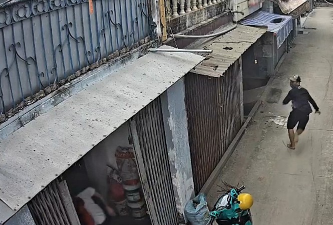 Mâu thuẫn khi chạy xe trên đường, một thanh niên bị đánh tử vong Hiện trường vụ việc.