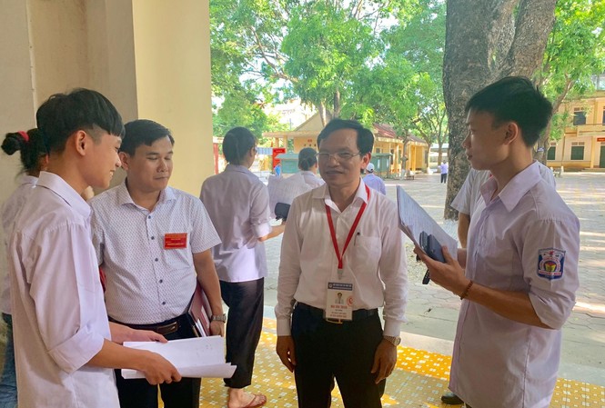 Không lo chuyện chấm lỏng chặt bài tự luận Ông Mai Văn Trinh kiểm tra thi tại Thanh Hóa