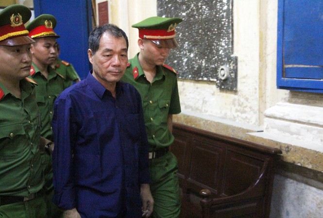 Ông Trầm Bê đối diện án 20 năm tù Trầm Bê đang mang án 4 năm tù, nay đối diện thêm án tù mới Ảnh: Tân Châu