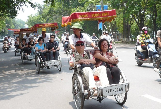 Hà Nội dừng cấp biển số cho xe xích lô Do di chuyển chậm, gây ảnh hưởng đến giao thông nên thành phố Hà Nội đã có chủ trương dừng hoạt động xe xích lô ảnh: Anh Trọng