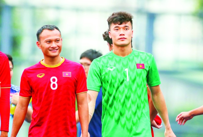 Vì sao thủ thành Bùi Tiến Dũng rời Hà Nội? Thủ môn Bùi Tiến Dũng sau trận đấu với Indonesia ở vòng bảng
ảnh: HỮU PHẠM