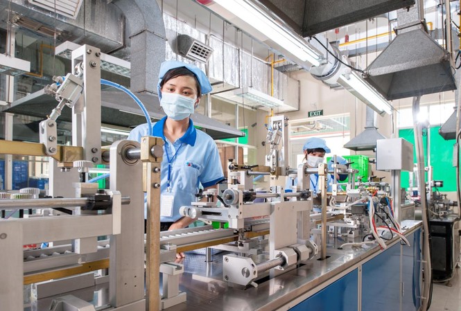 Nhiều khó khăn, vướng mắc được doanh nghiệp giãi bày Dây chuyền sản xuất bút bi Thiên Long Ảnh: Hồng Vĩnh