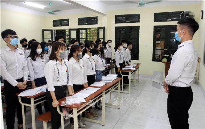Học sinh đi học trở lại, các trường siết quy trình phòng dịchẢnh: TTXVN
