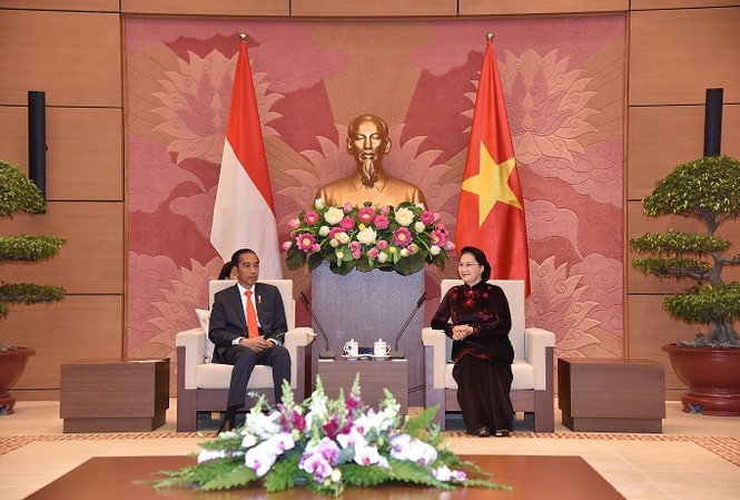 Quan hệ Đối tác Chiến lược giữa VN-Indo đã mở ra một chương mới Chủ tịch Quốc hội nhiệt liệt chào mừng Tổng thống Joko Widodo lần đầu tiên thăm chính thức Việt Nam. Ảnh: Như Ý