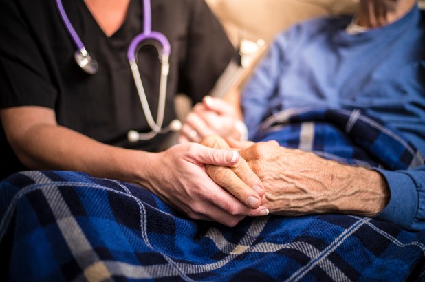 Đã tìm ra thuốc chữa bệnh Alzheimer đầu tiên trên thế giới Tập luyện thể thao hai tiếng rưỡi/ tuần có thể giúp não hoạt động tốt hơn.