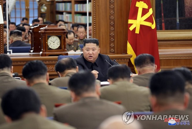Đã rõ 'món quà Giáng sinh' Triều Tiên dành cho Mỹ Nhà lãnh đạo Triều Tiên Kim Jong-un chủ trì cuộc họp về tăng cường khả năng quân sự ngày 22/12.