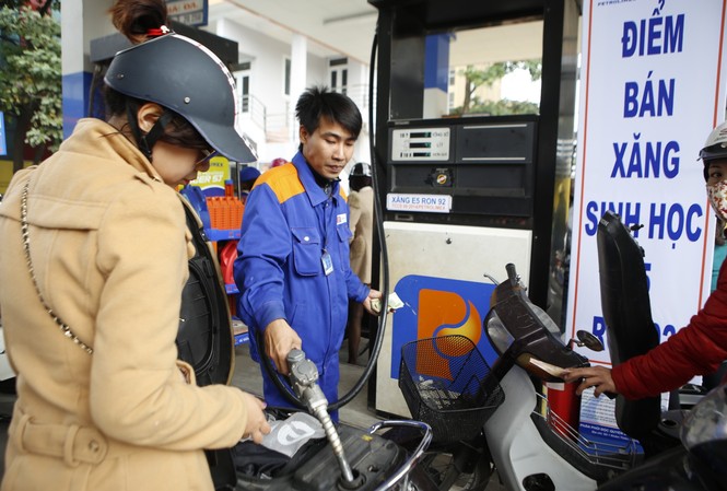 Đề xuất tăng kịch khung thuế môi trường với xăng dầu Bộ Tài chính đề xuất tăng thuế môi trường với xăng dầu lên kịch khung nhằm bù hụt thu ngân sách nhà nước