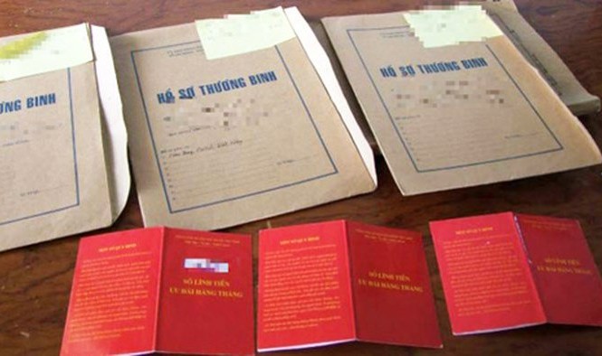 Nghệ An tìm cách thu lại tiền hưởng sai của hơn 800 'thương binh giả' Nhiều hồ sơ giả để hưởng chính sách người có công đã bị phát hiện, nhưng việc thu hồi tiền hưởng sai không dễ. Ảnh minh hoạ.