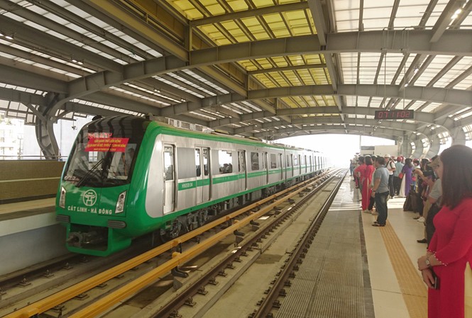 Điều chỉnh xe buýt khi đường sắt Cát Linh–Hà Đông đi vào hoạt động Hà Nội đang nghiên cứu các phương án để điều chỉnh các tuyến xe buýt nhằm liên thông với đường sắt Cát Linh - Hà Đông.