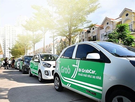Tiếp tục trình Thủ tướng quy định mới về kinh doanh taxi Taxi có thể được dán biển "XE TAXI" tương tự taxi công nghệ, thay vì bắt buộc phải có "mào" trên nóc xe.