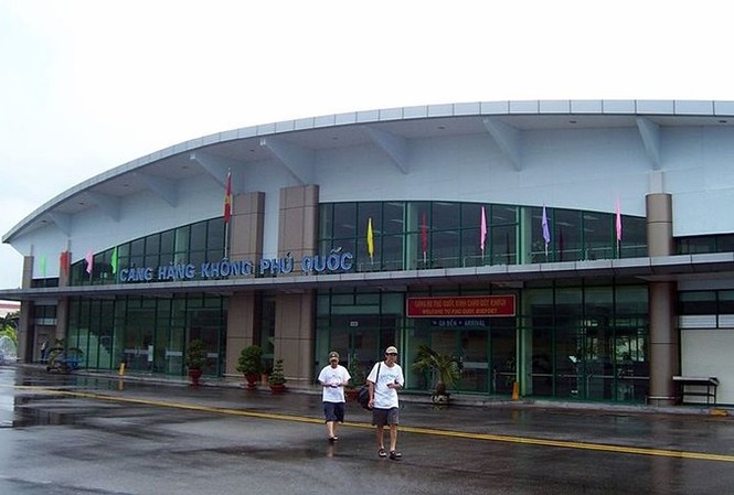 Sân bay Phú Quốc, Đà Lạt đóng cửa, hủy chuyến vì mưa to gió lớn Sân bay Phú Quốc thời tiết xấu phải đóng cửa, một số chuyến bay đi đến trong ngày 9/8 đã phải hủy hoặc lùi giờ. Ảnh minh họa.