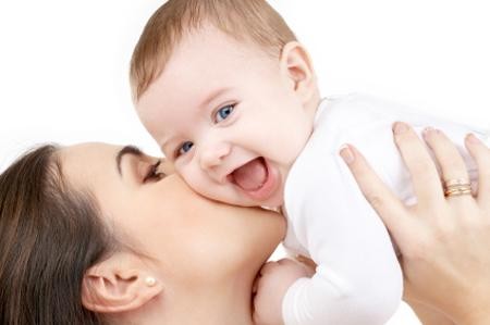 Trẻ em bú sữa mẹ thông minh hơn, kiếm tiền giỏi hơn Ảnh minh hoạ: Internet