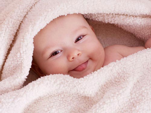 Những em bé chào đời trong túi nước ối còn nguyên sẽ có số may mắn cả đời? Ảnh minh hoạ: Internet