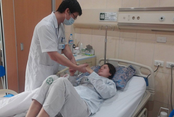 Đột quỵ não, liệt nửa người vì... thuốc tránh thai Ngày điều trị thứ 8, bệnh nhân B.T.K.P. hoàn toàn tỉnh táo, không còn bất cứ dấu hiệu liệt nào