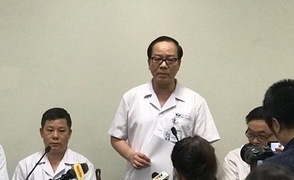Bệnh viện Nhi T.Ư thông tin về bé 3 tuổi bị bỏ quên trên xe đưa đón PGS.TS Trần Minh Điển, Phó Giám đốc Bệnh viện Nhi T.Ư thông báo tình hình sức khỏe của bé trai 3 tuổi bị bỏ quên trên xe đưa đón. Ảnh: Thái Hà
