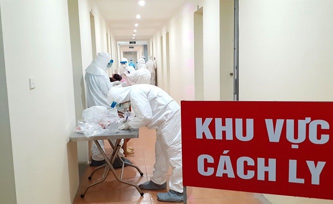 Hà Nội đảm bảo cung cấp đủ quần áo chống dịch dùng một lần Ảnh: Sở Y tế Hà Nội