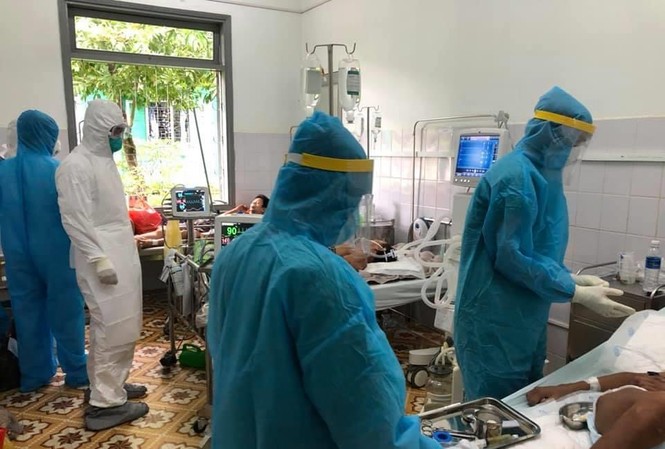 WHO 'lo' khả năng chịu đựng của hệ thống y tế trước COVID-19, Việt Nam tăng người cách ly Điều trị cho bệnh nhân mắc COVID-19 tại Bệnh viện Đa khoa TƯ Bắc Quảng Nam. Ảnh: TS - BS Lương Quốc Chính
