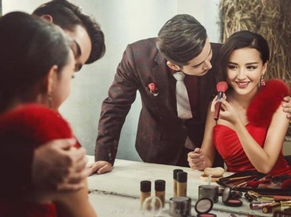 Ẵm mớ tiền khủng 'gái làng chơi' chạy mất hút, để mặc thiếu gia trẻ đắng cay ôm cục nợ Ảnh minh họa: Internet