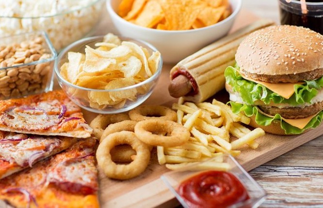 Thực phẩm có thể khiến trẻ dậy thì sớm, cha mẹ nên biết để khuyên con 'tránh cho xa' Ảnh minh họa: Internet