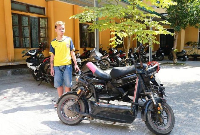 18 tuổi, mang 8 tiền sự vẫn liên tục phạm pháp "Siêu trộm" Hoàng Lê Tuấn Kiệt và tang vật của các vụ trộm do đối tương này gây ra