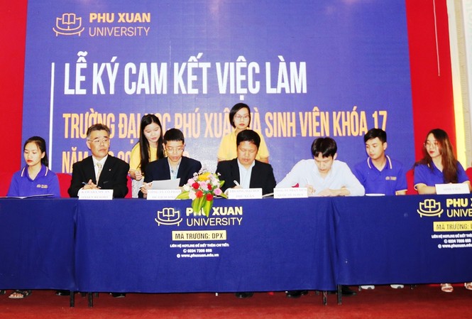 Trường đại học đầu tiên tại Huế cam kết bảo đảm việc làm cho sinh viên Ký cam kết giới thiệu và đảm bảo việc làm cho sinh viên Đại học Phú Xuân Huế