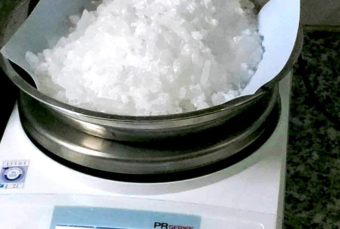 Nữ sinh 21 tuổi cầm đầu đường dây ma túy liên tỉnh Tang vật ma túy công an thu giữ được từ đường dây buôn bán trái phép chất ma túy do nữ sinh viên 21 tuổi Hoàng Nguyễn Minh Hằng cầm đầu.